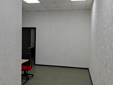 комерційна за адресою Руставелі вул., 30