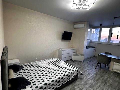 квартира за адресою Київ, Микільсько-Слобідська вул., 10