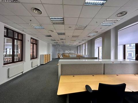 комерційна за адресою Михайлівська вул., 16