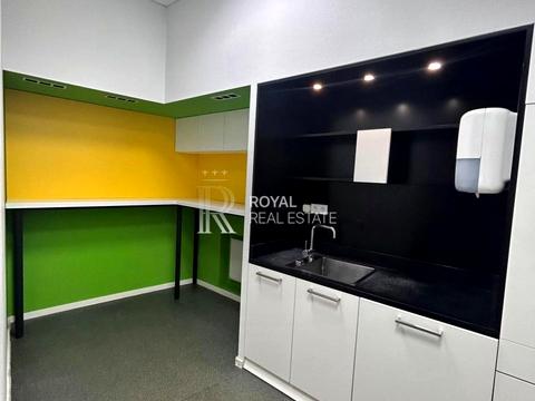 комерційна за адресою Михайлівська вул., 16