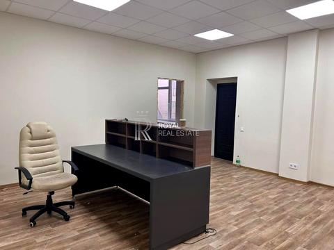 комерційна за адресою Михайлівська вул., 16