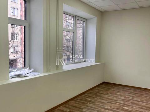 комерційна за адресою Михайлівська вул., 16