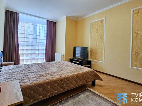 квартира за адресою Київ, Драгоманова вул., 2