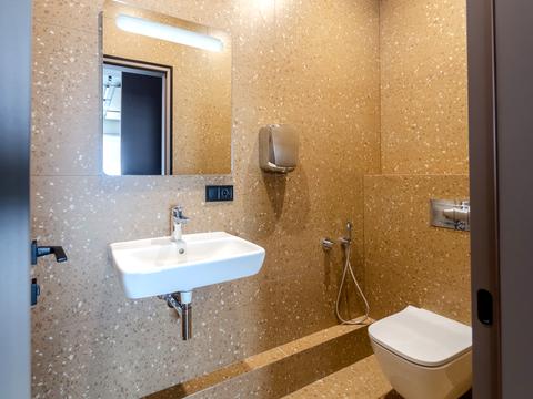 коммерческая по адресу Антоновича ул. (Горького), 109