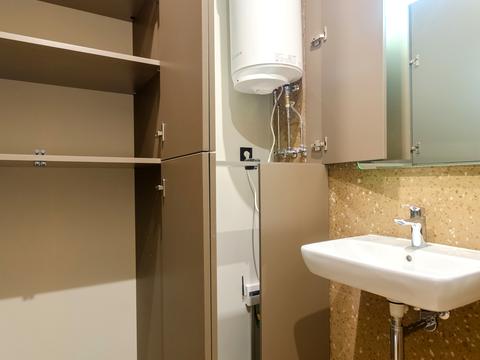 коммерческая по адресу Антоновича ул. (Горького), 109