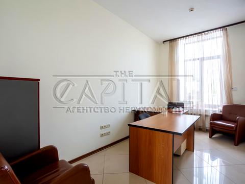 комерційна за адресою Київ, Жилянська вул., 97