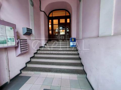 комерційна за адресою Антоновича вул. (Горького), 9