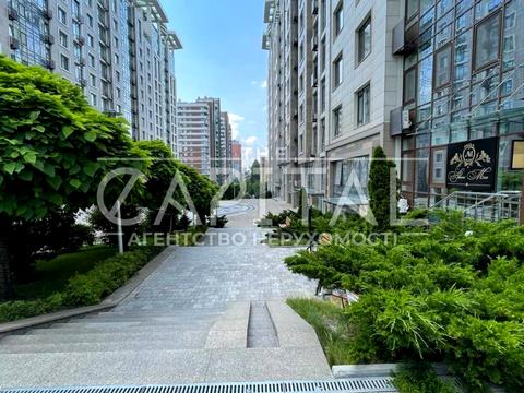 паркомісце за адресою Саперне Поле вул., 3