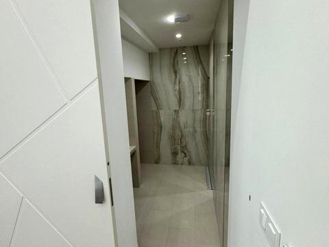 комерційна за адресою Володимирська вул., 48