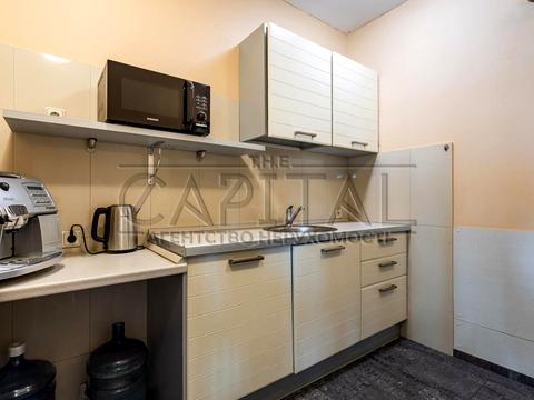 комерційна за адресою Київ, Дегтярівська вул., 33Б