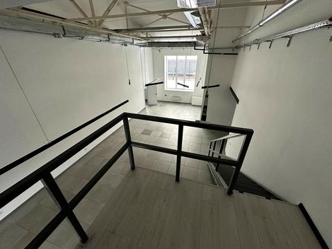 комерційна за адресою Барикадна вул., 7