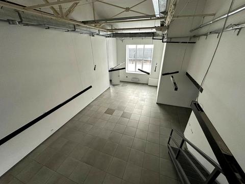 комерційна за адресою Барикадна вул., 7