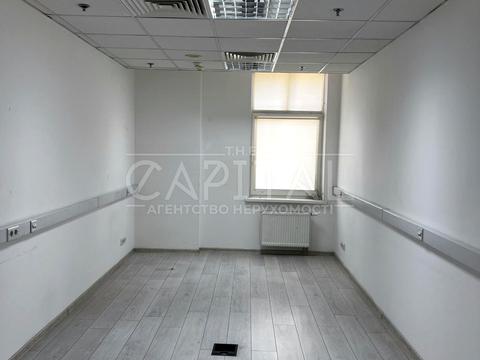 комерційна за адресою Володимирська вул., 38