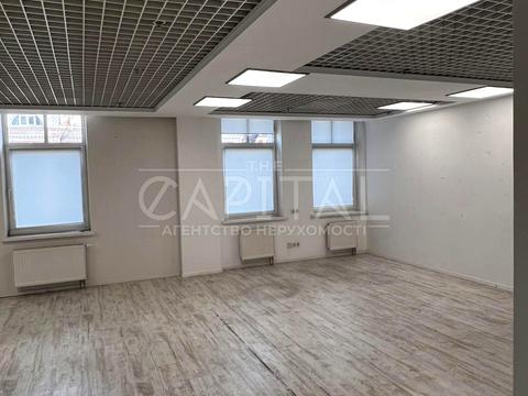 комерційна за адресою Володимирська вул., 38