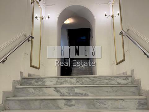 комерційна за адресою Володимирська вул., 4