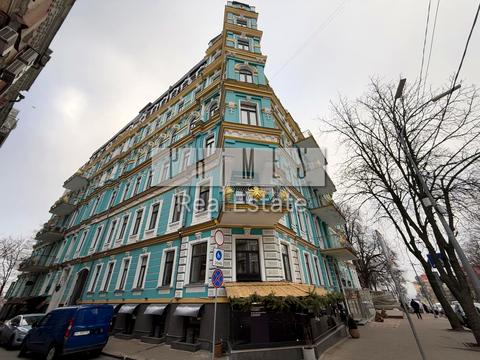 комерційна за адресою Володимирська вул., 4