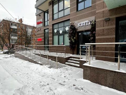 комерційна за адресою Джона Маккейна вул. (Івана Кудрі), 26