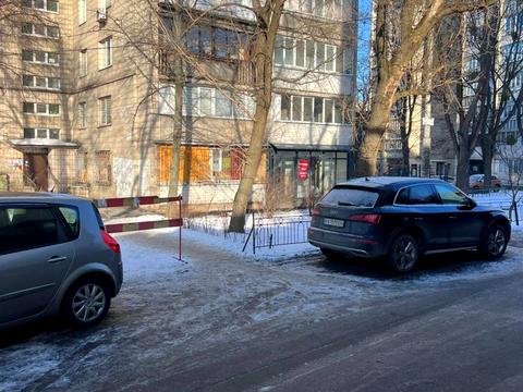 комерційна за адресою Чоколівський бульв., 12