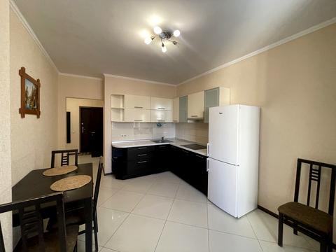 квартира за адресою Анни Ахматової вул., 32/18