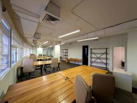 комерційна за адресою Лесі Українки бульв., 23