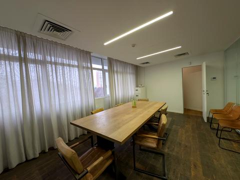 комерційна за адресою Лесі Українки бульв., 23