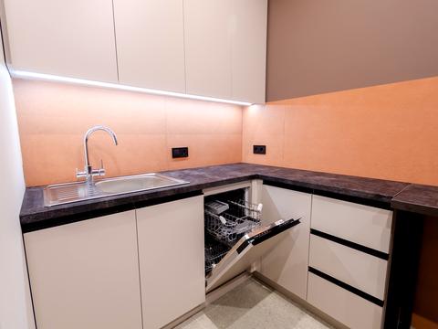 комерційна за адресою Антоновича вул. (Горького), 109