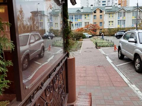 коммерческая по адресу Миколы Бажана просп., 14