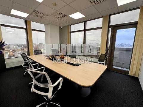 комерційна за адресою Богдана Хмельницького вул., 19-21