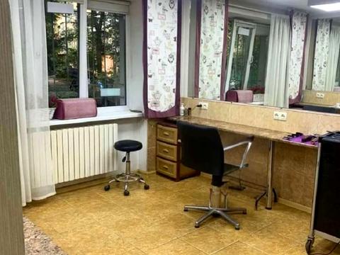 комерційна за адресою Героїв Крут вул. (Валентини Терешкової), 18