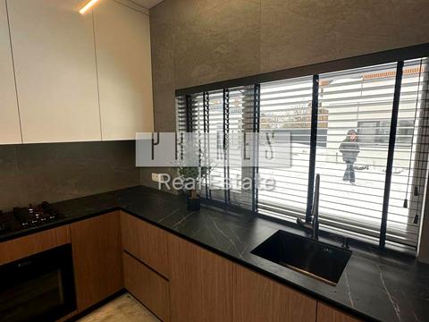 будинок за адресою Соборна вул. ()