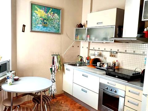 квартира за адресою Куликівський узвіз (Революції), 9