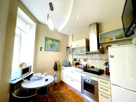 квартира за адресою Куликівський узвіз (Революції), 9