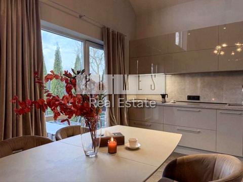 будинок за адресою Центральна вул., 1