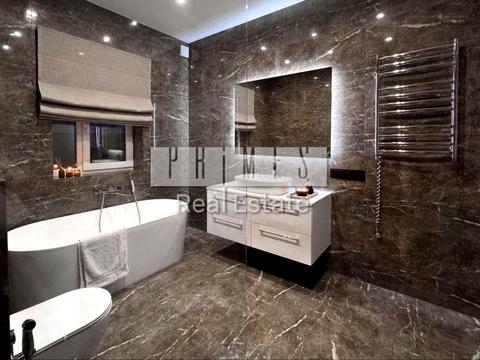 будинок за адресою Центральна вул., 1