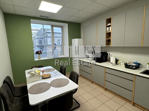 коммерческая по адресу Шелковичная ул., 42