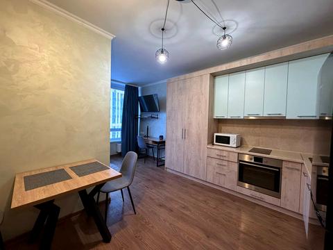 квартира за адресою Київ, Регенераторна вул., 4к2