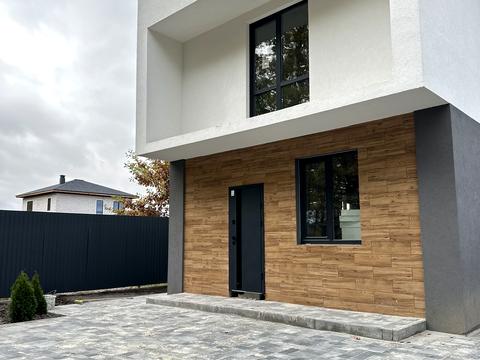 будинок за адресою Незламності вул. (Комарова), 15