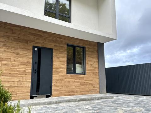 будинок за адресою Незламності вул. (Комарова), 15