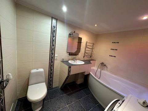 будинок за адресою Лялі Ратушної вул., 121