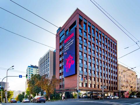 комерційна за адресою Саксаганського вул., 53/80