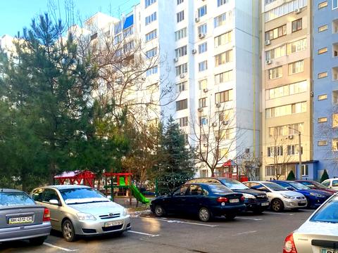 квартира за адресою Зоопаркова вул., 10