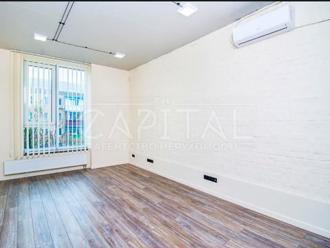 комерційна за адресою Джона Маккейна вул. (Івана Кудрі), 26