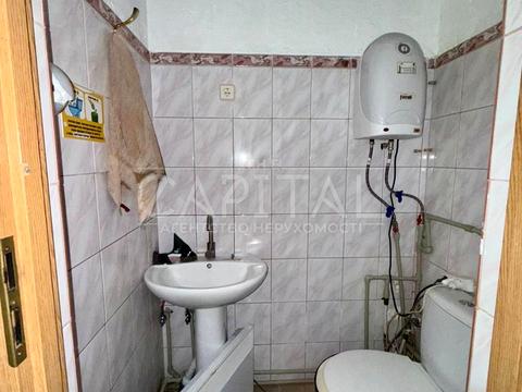 комерційна за адресою Дніпровська вул., 2