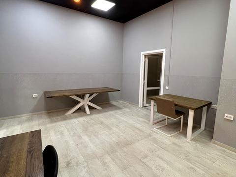 комерційна за адресою Боголюбова вул., 12