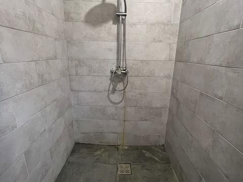 комерційна за адресою Боголюбова вул., 12