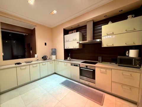 квартира за адресою Лабораторна вул., 8