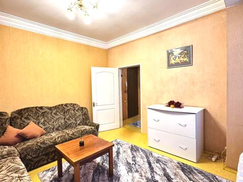 квартира за адресою Вокзальна пл. (Петровського), 2