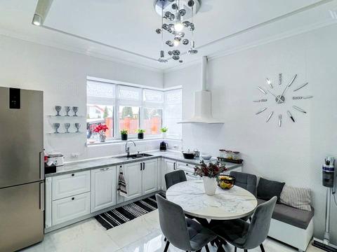 будинок за адресою Андрея Шептицького вул.