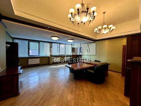 комерційна за адресою Антоновича вул., 157