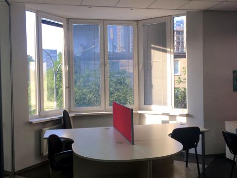 комерційна за адресою Молдовська вул. (Молдавська), 2